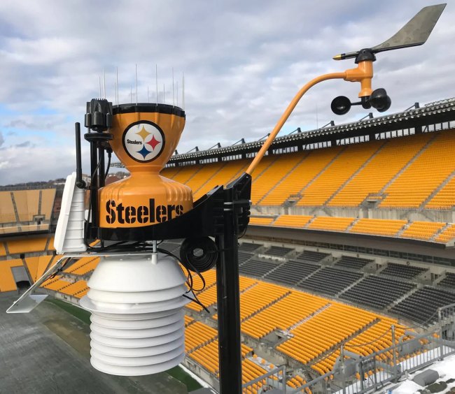 venkovní čidlo s logem Steelers