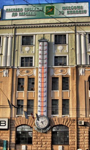 Ukrajina Charkov velký teploměr