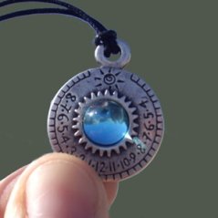 Náhrdelník a sluneční hodiny Saturn - modrý kámen