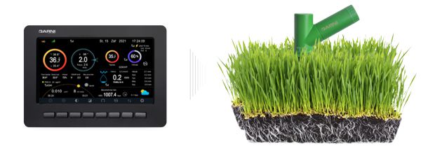 Meteostanice, trávník a čidlo teploty a vlhkosti půdy